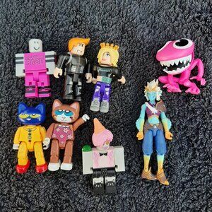 Roblox Action Figures Lot (8)